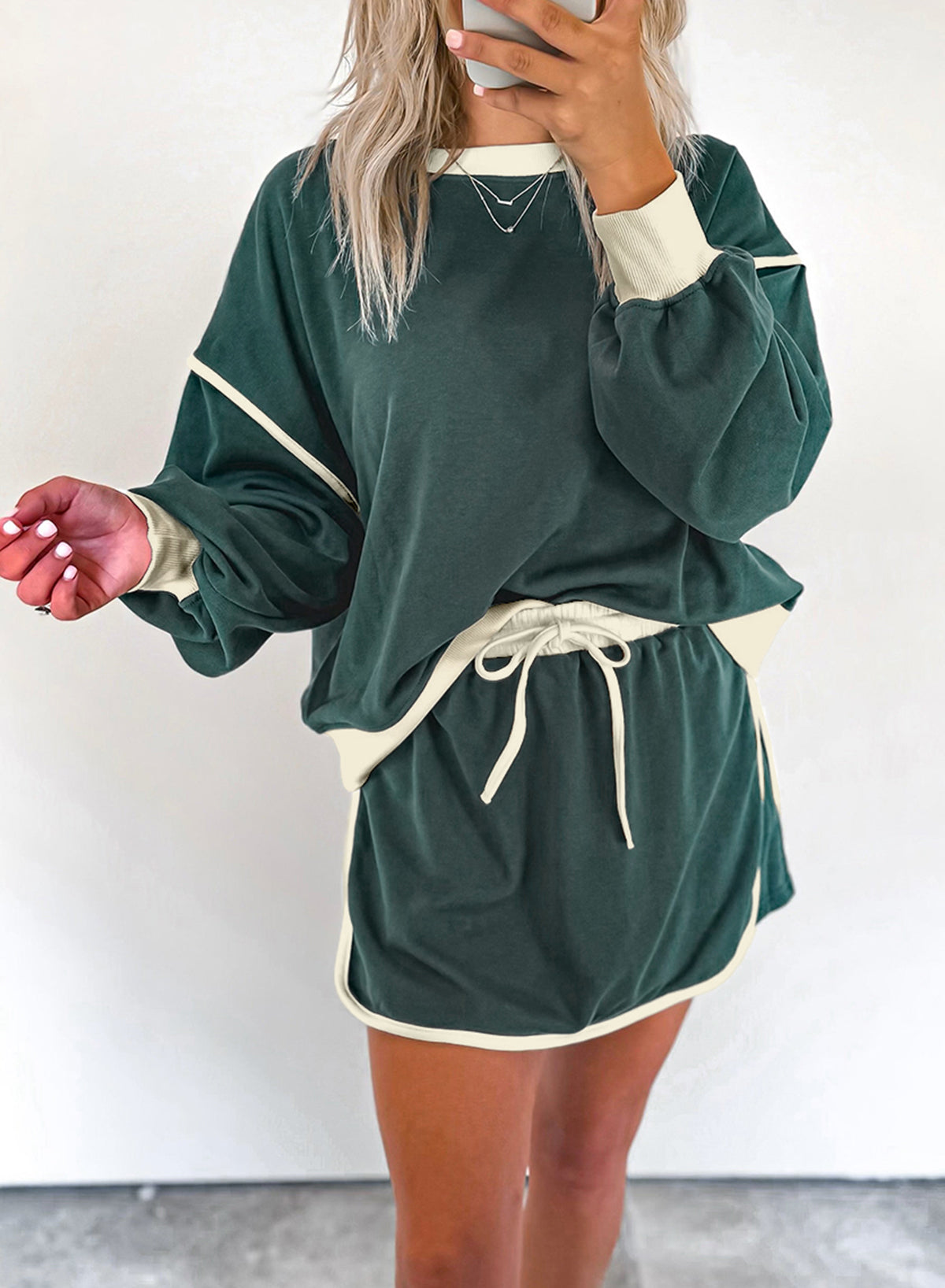 Color Contrast Loose Pullover and Lace-up Waist Skort Set