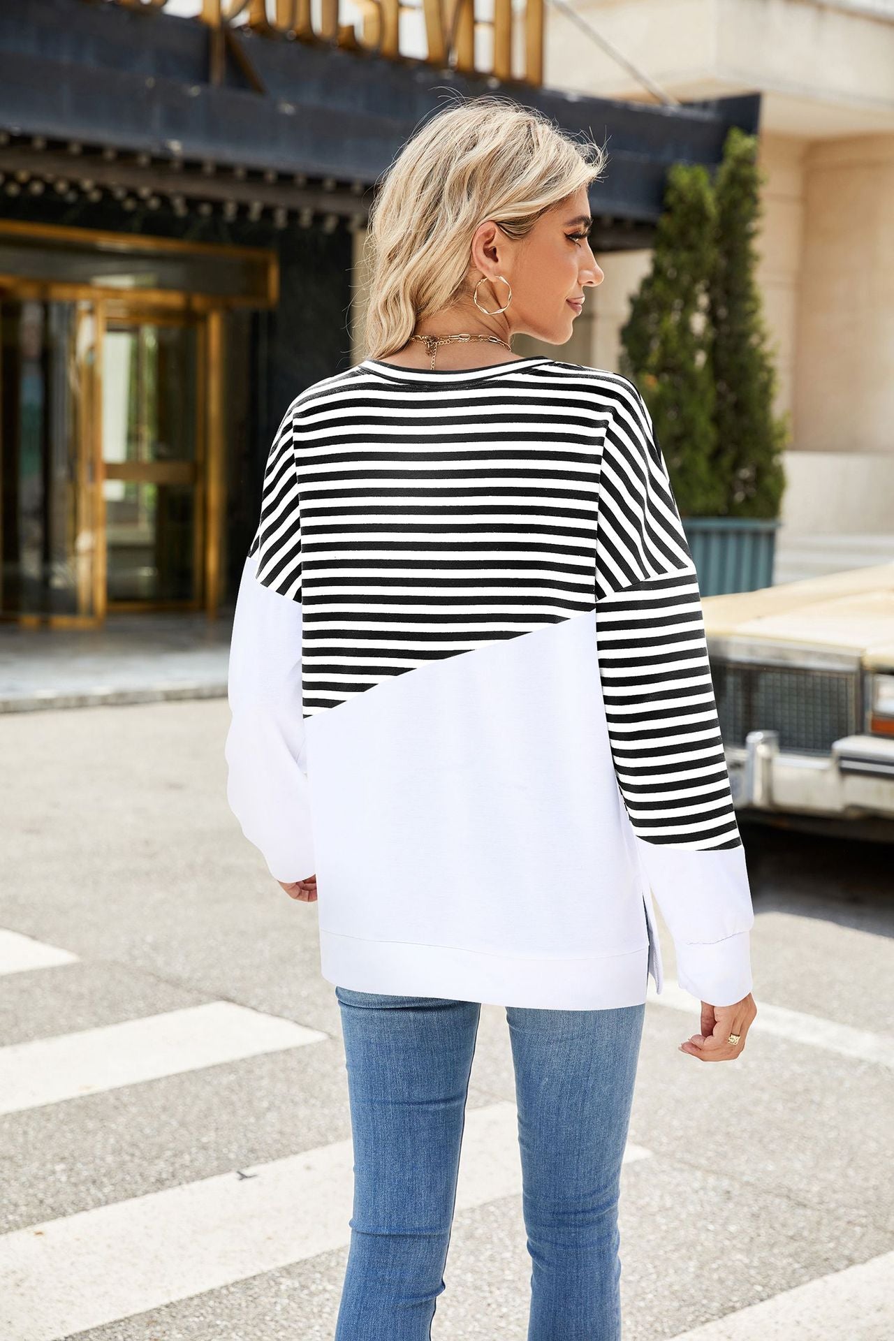 Solid Color Crew Neck Contrasting Striped Long-sleeved Sweater