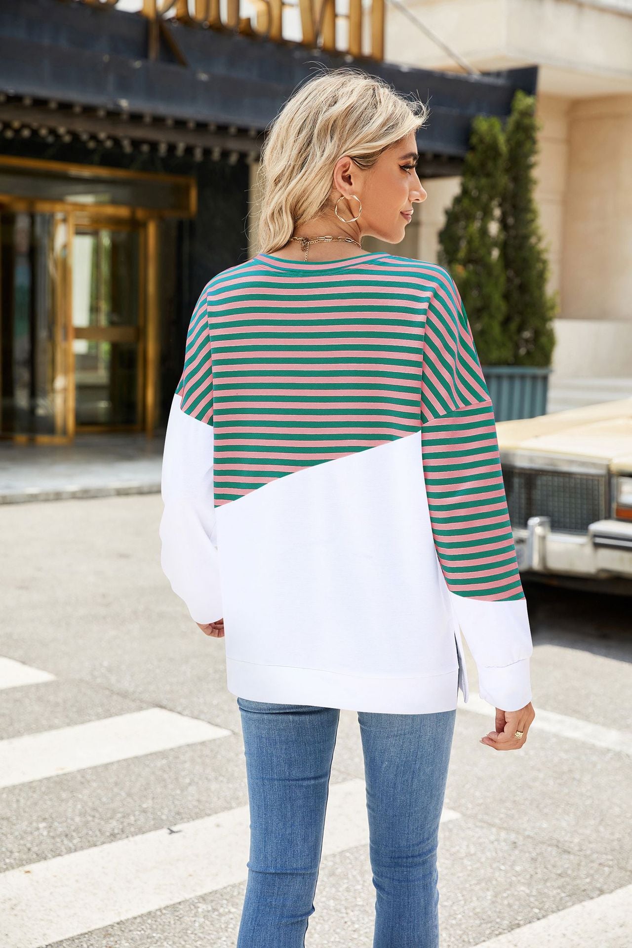 Solid Color Crew Neck Contrasting Striped Long-sleeved Sweater