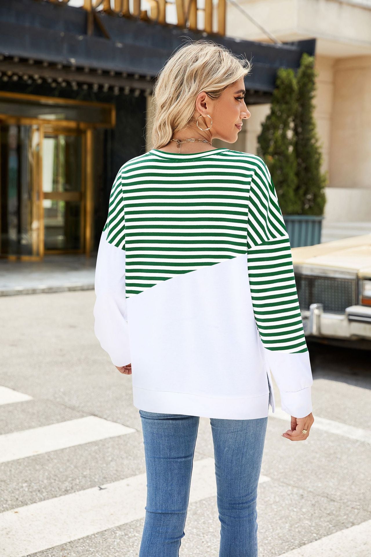 Solid Color Crew Neck Contrasting Striped Long-sleeved Sweater